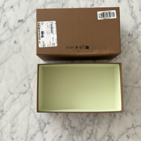 Burberry sunglasses box (empty) - Picture 4 of 5